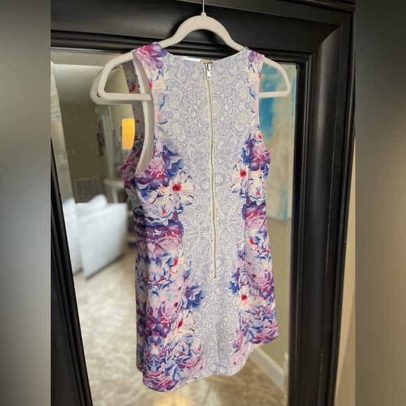L’ATISTE Floral Cut Out Mini Dress‎ Size Medium - Picture 4 of 6